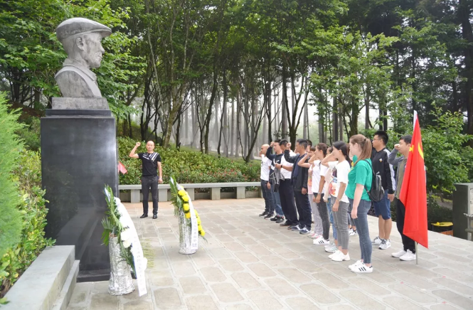 中共保山安利醫(yī)院有限責(zé)任公司支部委員會(huì)開(kāi)展“不忘初心，牢記使命”愛(ài)國(guó)主義專題教育活動(dòng)