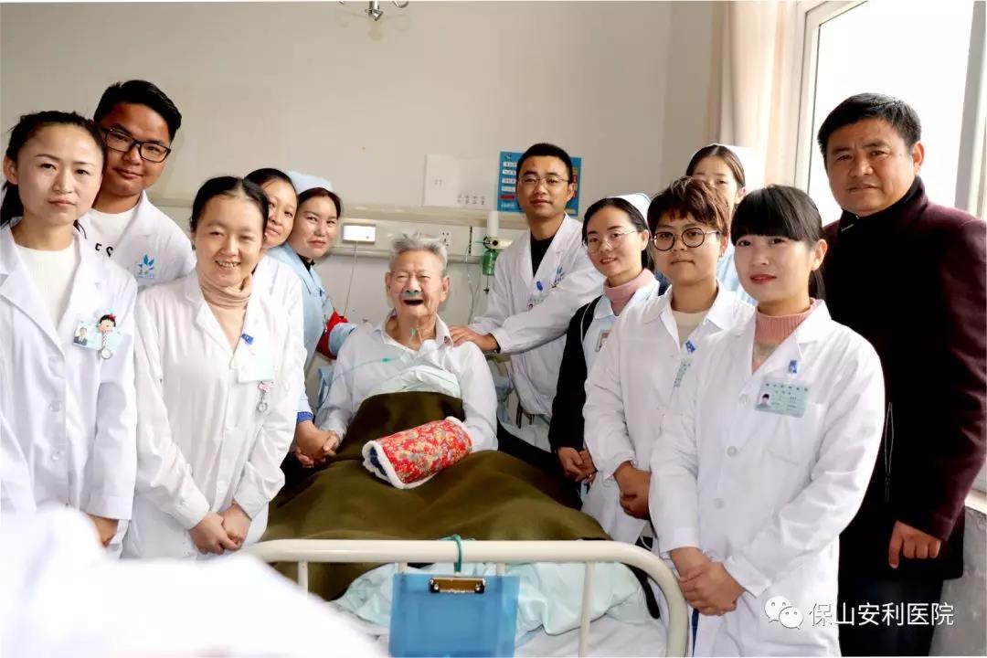 97歲八路老戰(zhàn)士身患多種疾病，常年住院視醫(yī)院為家，醫(yī)護為親人