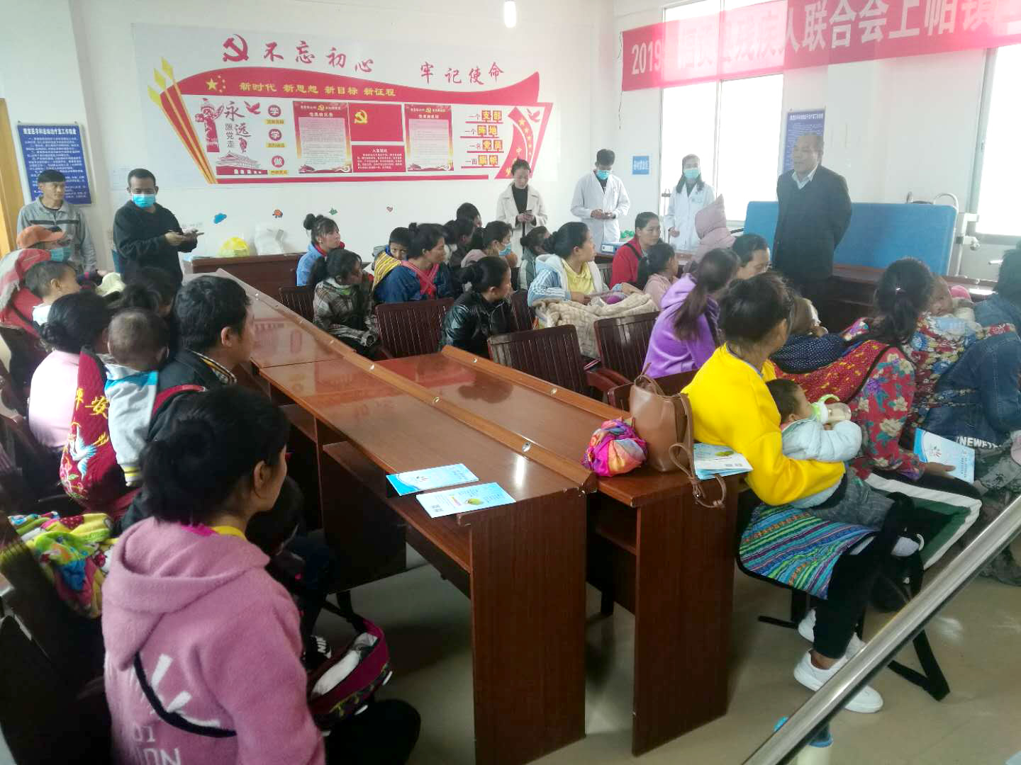 醫(yī)院赴怒江州瀘水市、福貢縣篩查，翻譯相伴積極宣傳救助政策！