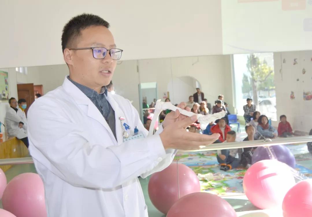 暑期青少年脊柱健康公益課，線上一對一教學(xué)指導(dǎo)！