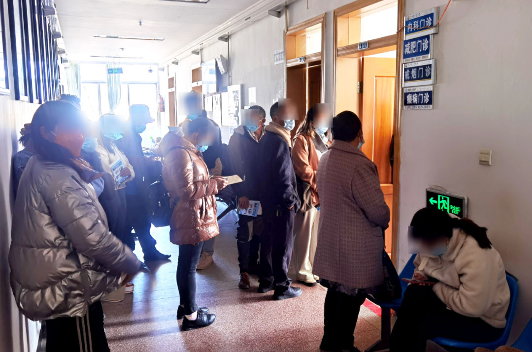 【保山安利醫(yī)院】腫瘤科張穎東主任赴施甸縣人民醫(yī)院開展腫瘤?？谱\、查房